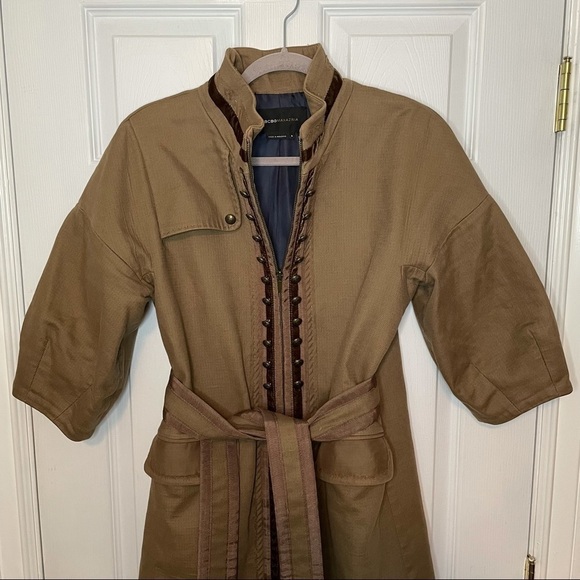𝅺BCBGMAXAZRIA Belted Zip Up Tan Trench Coat small - Picture 2 of 8